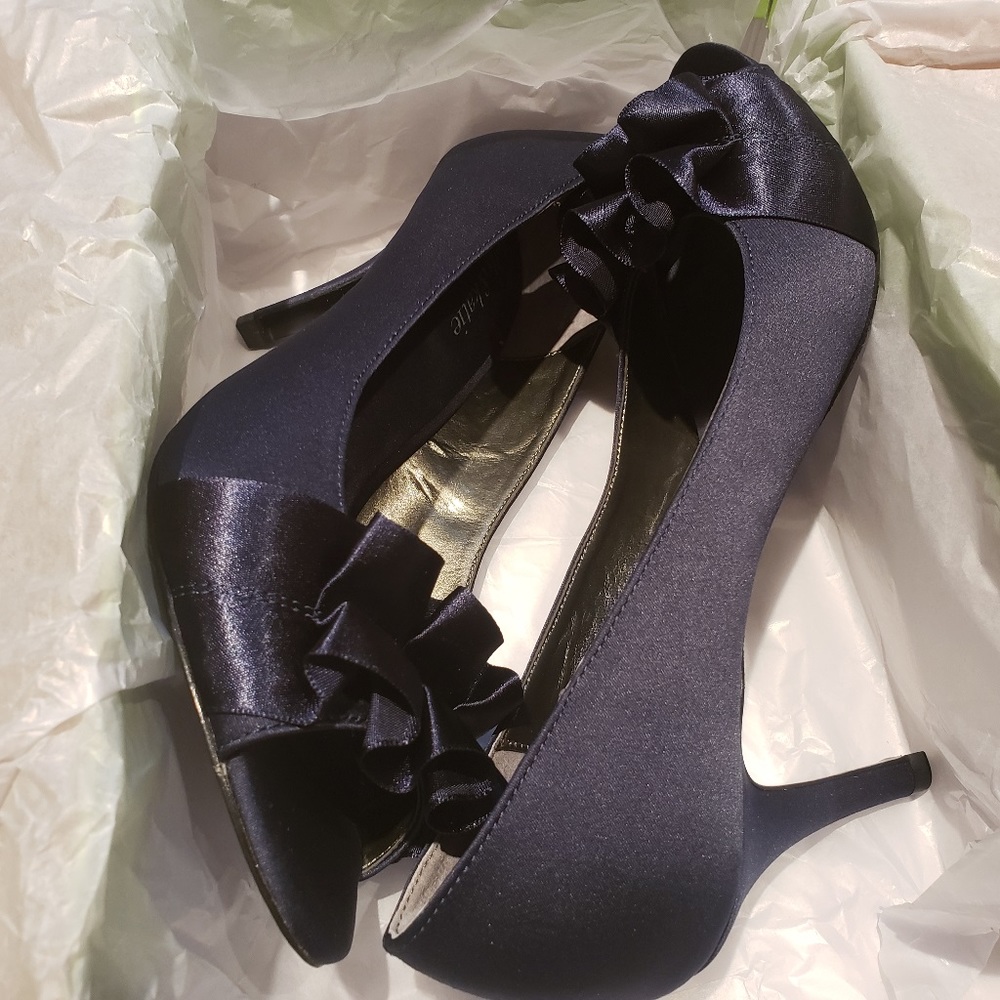 Satin navy blue dress shoes